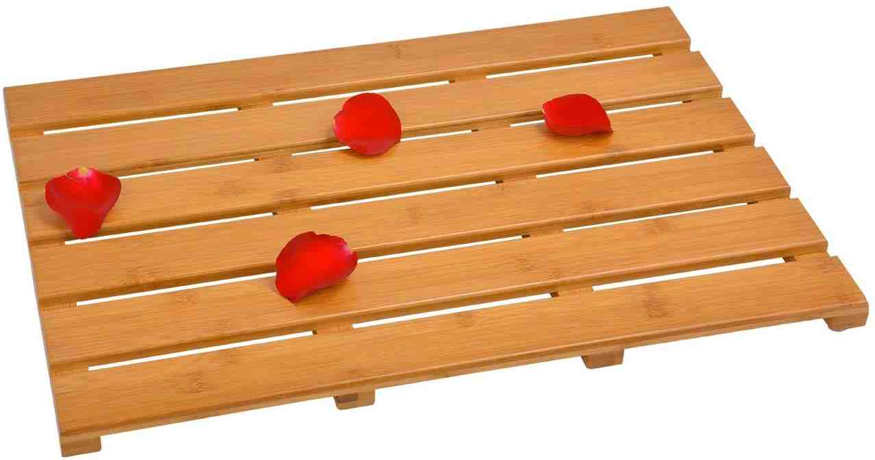 How many boxes of laminate flooring are on a pallet?