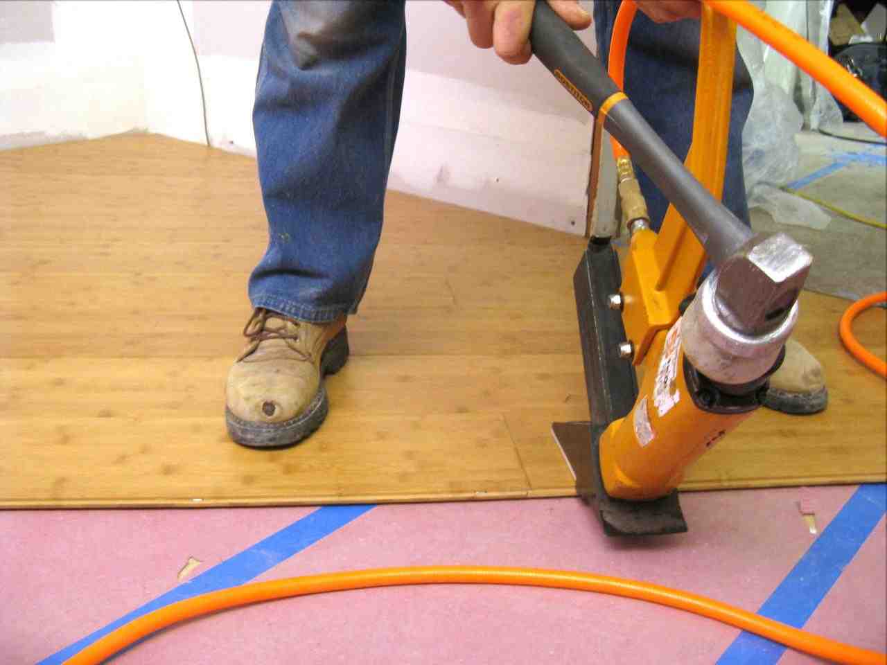 Is floating floor better than glued?