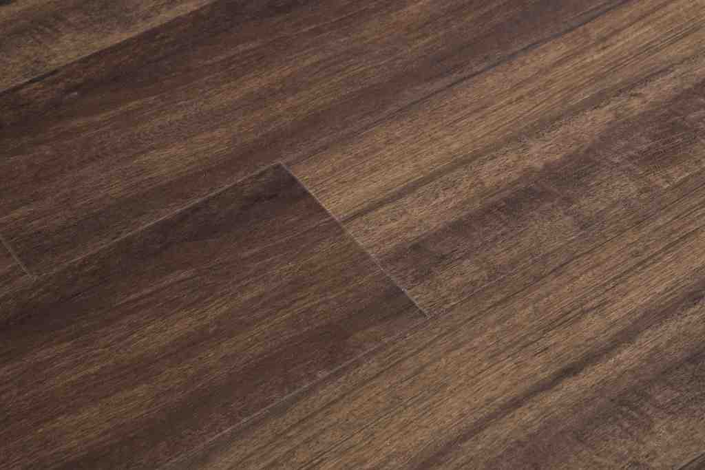 Can u mop vinyl flooring?