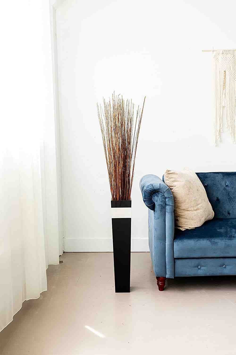 Can you put a vase on the floor?