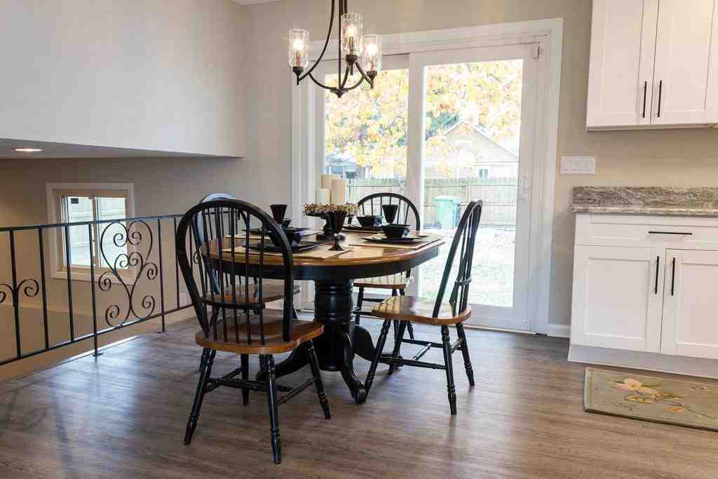 How much does bamboo floor expand and contract?