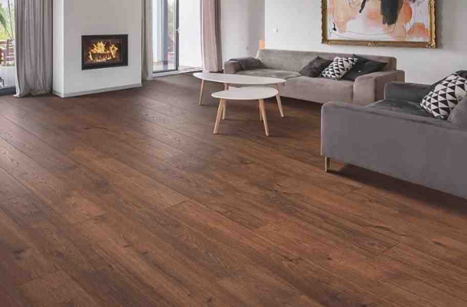 Can you use a hand saw to cut laminate flooring?