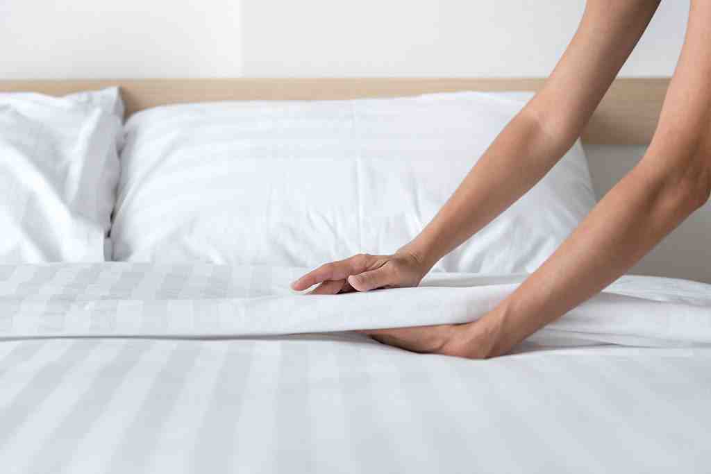 Do bamboo sheets stay on the bed?