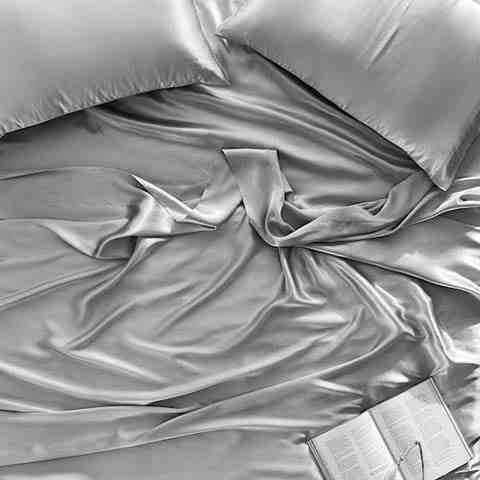 Is bamboo or linen sheets better?