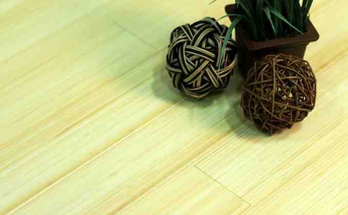 Does bamboo floor scratch easily?