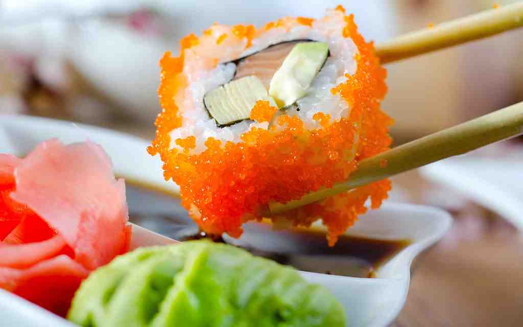 Why is sushi served with plastic grass?