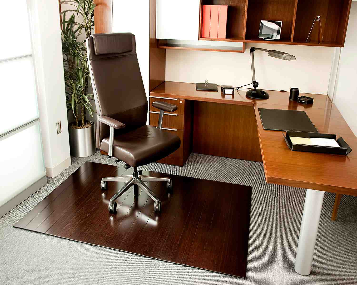 Should you put a rug under your desk?