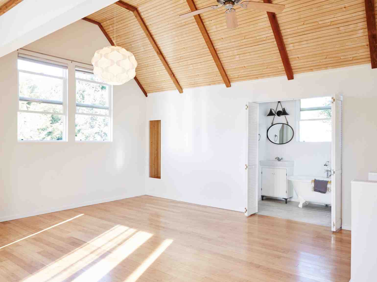 What happens when bamboo flooring gets wet?