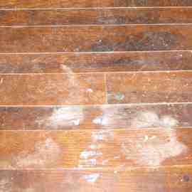 What is the difference between engineered and solid bamboo flooring?